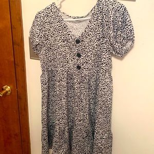 I’m selling this , it doesn’t fit me anymore I think it absolutely adorable !!